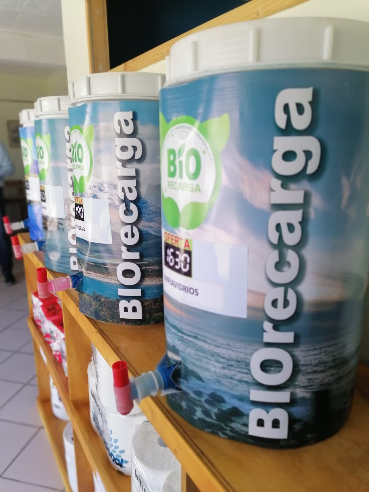 MAX PLUS - DETERGENTE LÍQUIDO PARA ROPA